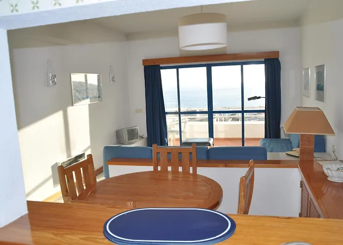 מלון דירות Almar 3*