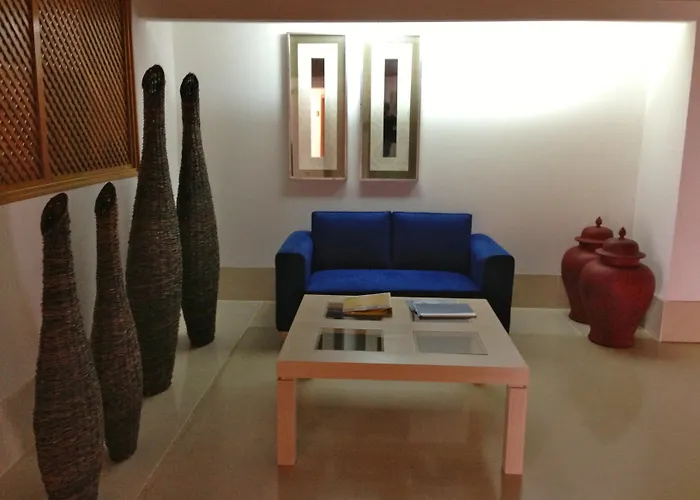 Almar Apartahotel 3*